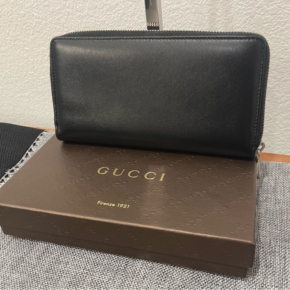 18. Gucci Black Blade Zip Around Wallet - Picture 7 of 12